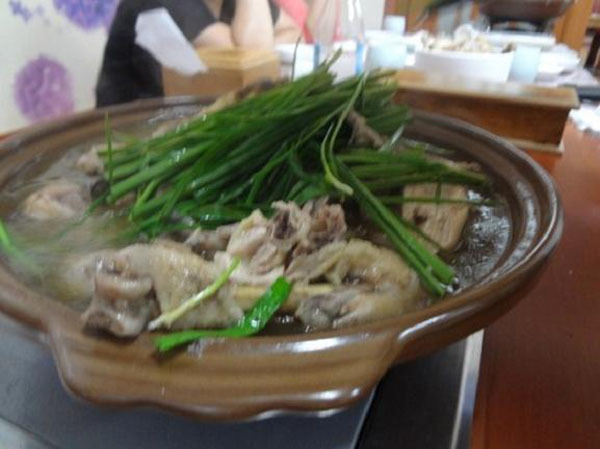 산닭백숙 이미지