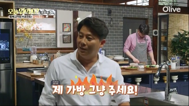 자신의 모든 것을 들고와서 예능 출연하신 분.jpgif | 인스티즈