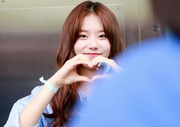 아이오아이 김소혜가 가지고 있는 분위기 | 인스티즈