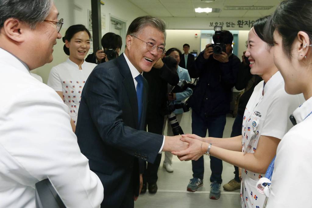 보호자없는 환자 안심병원 찾은 오늘자 문재인 .jpg | 인스티즈