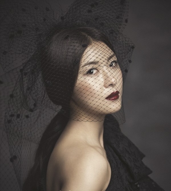 여자연예인들이 화보찍을때 은근 애용하는것 같은 아이템 | 인스티즈