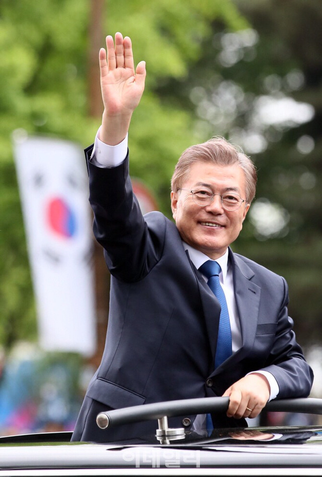 박근혜와 문재인의 카 퍼레이드 비교 | 인스티즈