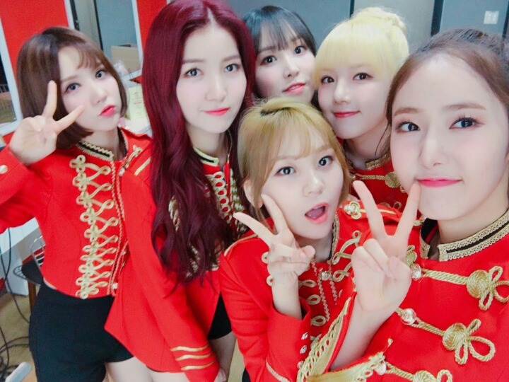 오늘자 여자친구 공식 트위터 사진.jpg | 인스티즈