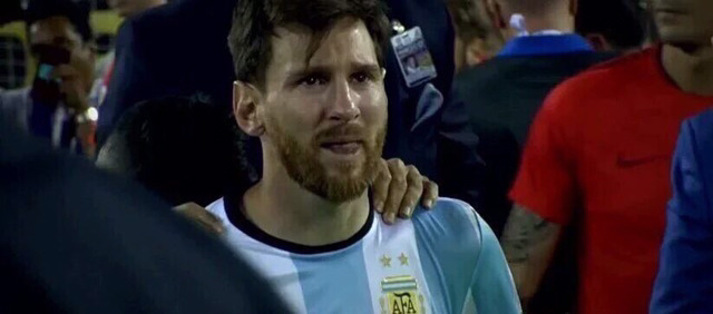눈물로 시작해서 눈물로 끝난 메시의 아르헨티나 대표팀 커리어 | 인스티즈