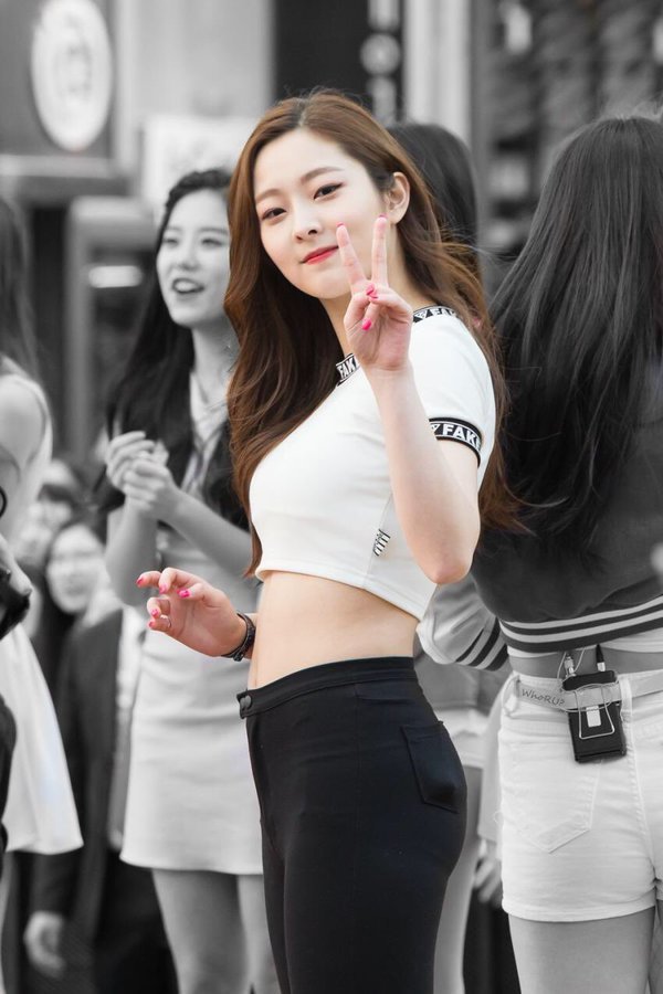 [프로듀스101] 팬이 부르자 쳐다보던 정은우.. 늦어서 후다닥 | 인스티즈