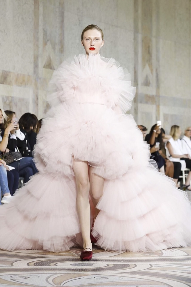 2018 S/S Giambattista Valli 오뜨꾸뛰르 컬렉션 | 인스티즈