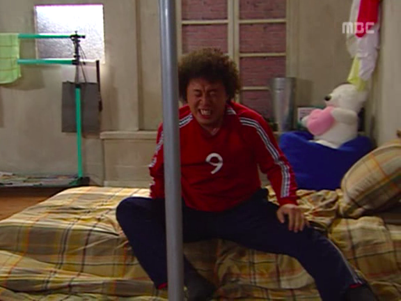 [거침없이하이킥] 준하 게임 캐릭터 죽인 민용이.jpg | 인스티즈