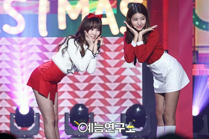 얼마 전 크리스마스기념 무대 한 여자친구.jpg | 인스티즈