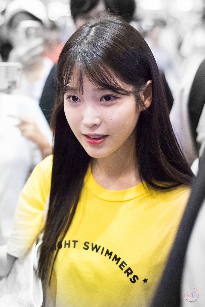 노랑 노랑한 아이유 인천공항 입국사진. png | 인스티즈