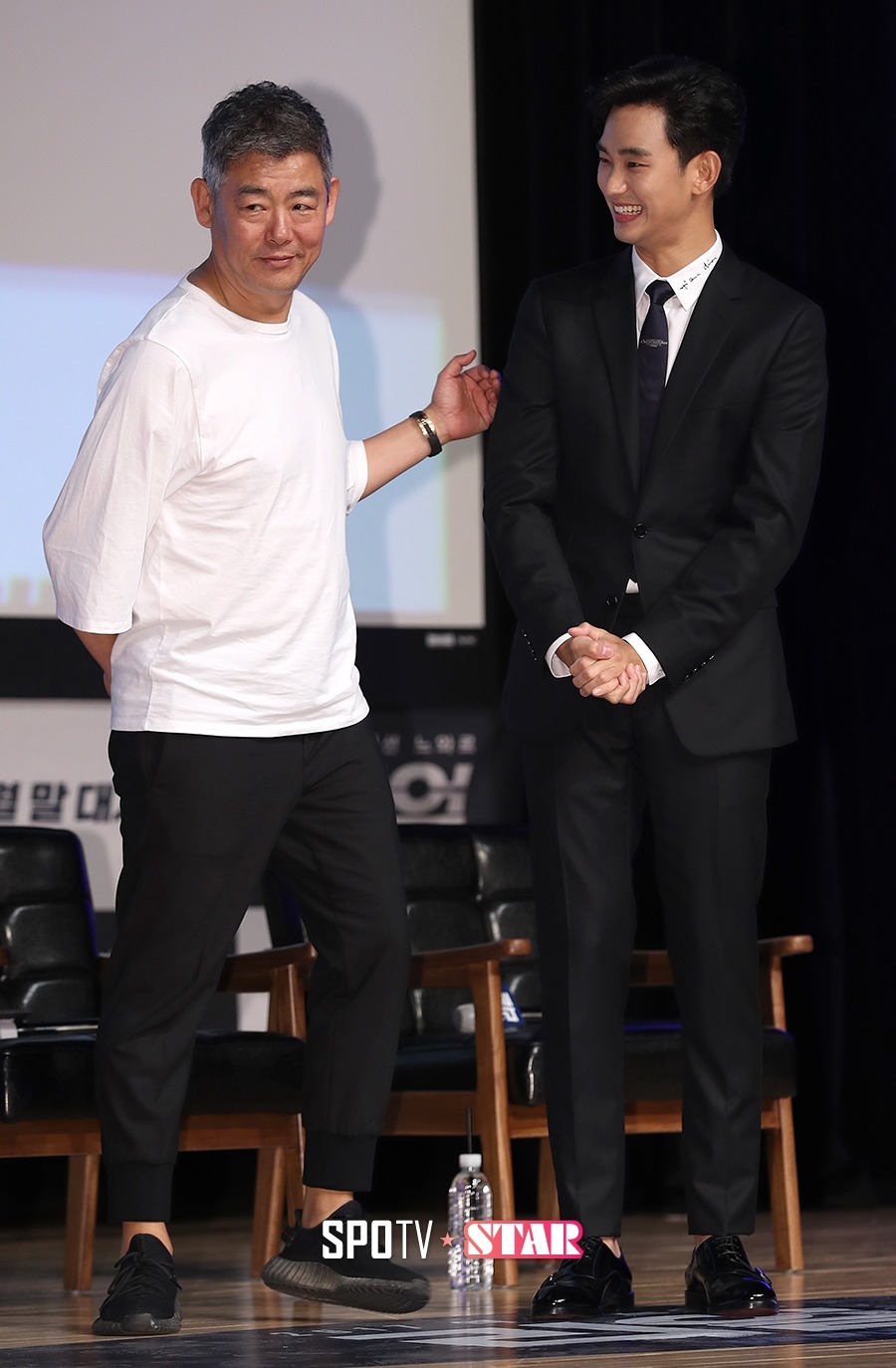 아디다스 이지부스트 + 조거팬츠 입은 중년 아재 | 인스티즈
