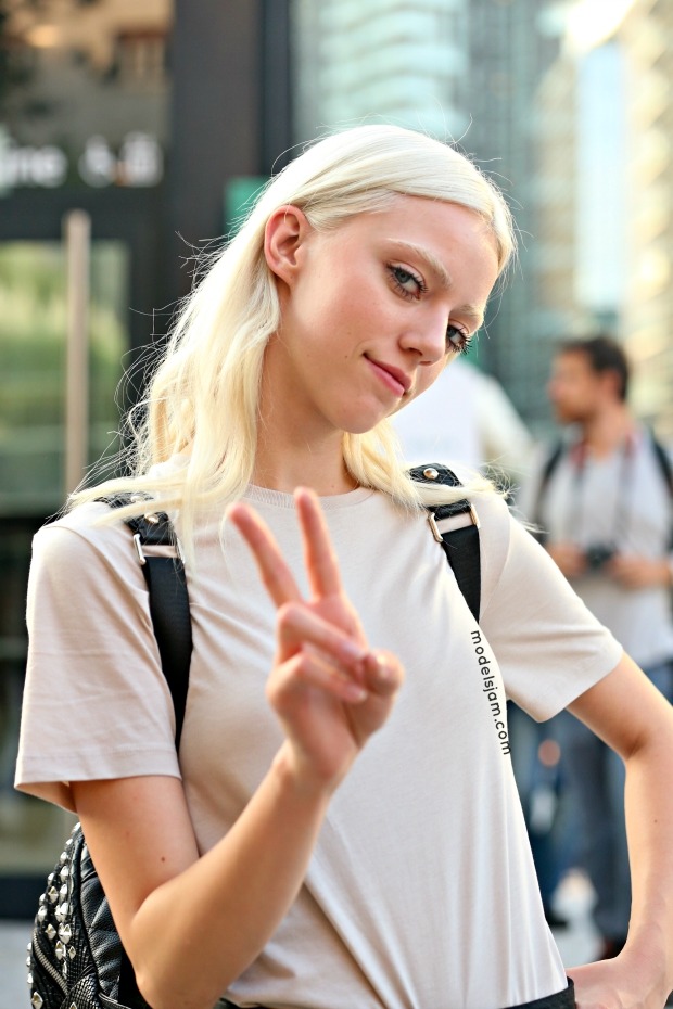 [이리나샤크외] 모델들의 개성있고 다양한 길거리 패션 모집 | 인스티즈