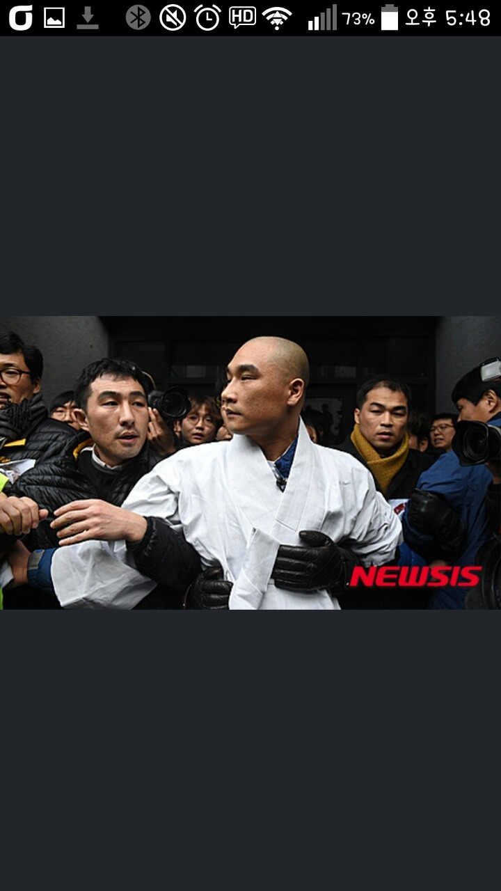 조계사에 공권력 투입하는 2015년 12월 9일.jpg | 인스티즈