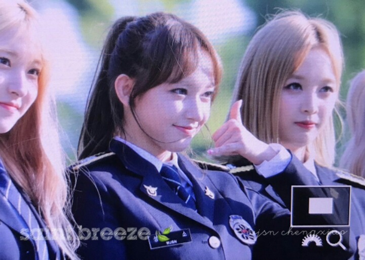 경찰 제복 입은 우주소녀 | 인스티즈