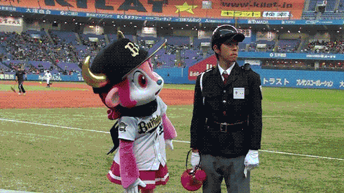 경비원: 옆에서 자꾸 시선이 느껴지는데...?? | 인스티즈