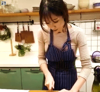 요리하다 다칠뻔한 하니형의 리액션.gif | 인스티즈