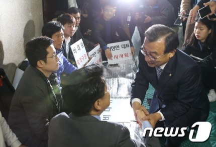 오늘자 이준석 단식 농성 보러간 이정현ㅋㅋㅋㅋ | 인스티즈