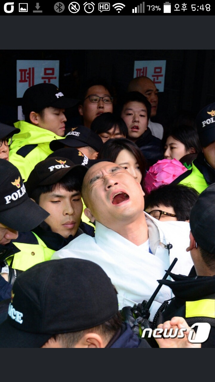 조계사에 공권력 투입하는 2015년 12월 9일.jpg | 인스티즈