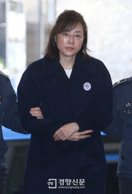 설날 푹 쉬고 특검에 출근한 조윤선 | 인스티즈