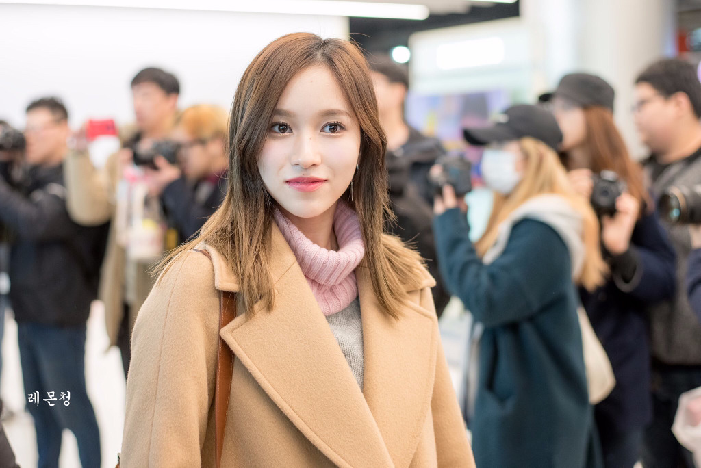 모모링히잉...가기싫어라고 말하는듯한 161111 김포공항 +미나 | 인스티즈
