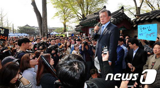 [문재인] 오늘은 전주 지원 유세하러 방문하신 문재인 전 대표.jpg | 인스티즈