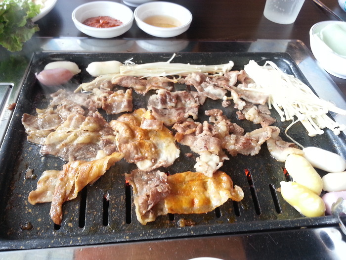 뷔페가서 남들 눈치보는게 제일 이해안감 (feat.저렴이 뷔페) | 인스티즈