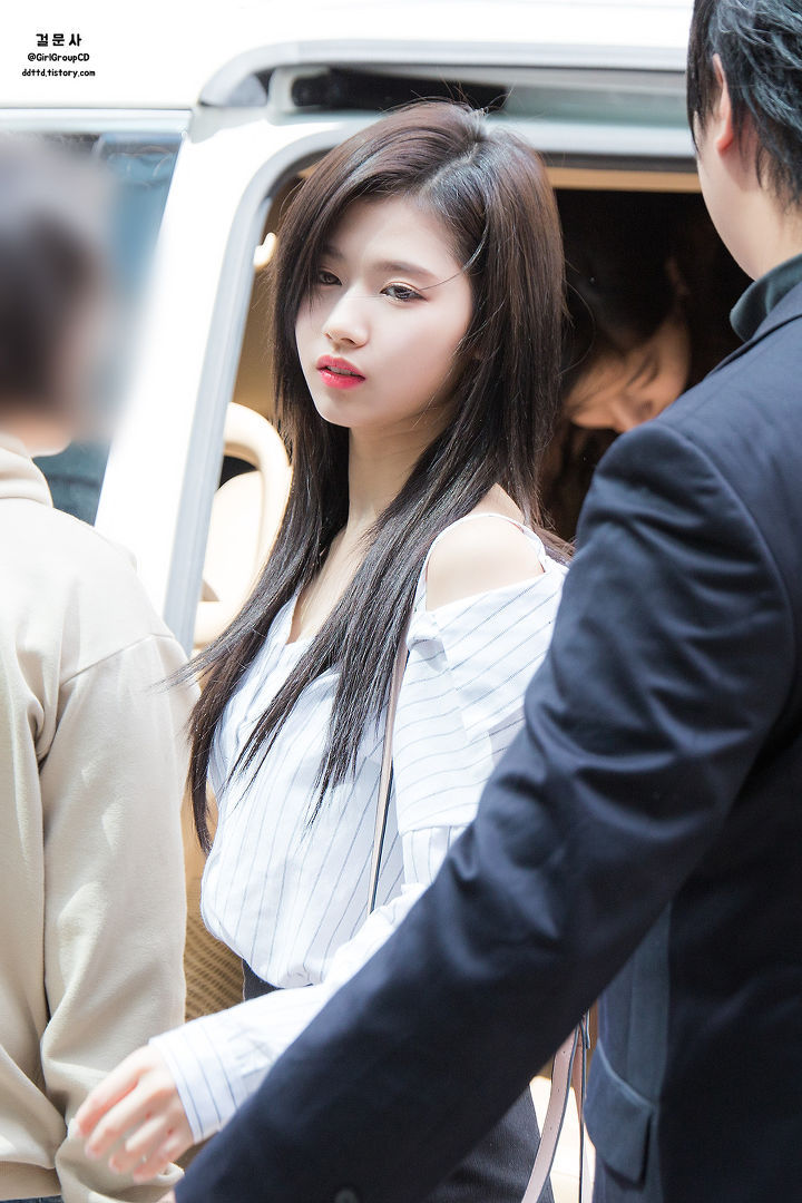 [트와이스] 서서 졸았던 사나 .jpg | 인스티즈