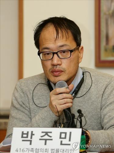 쓰레기 줍고 다니는 흔한 국회의원.jpg | 인스티즈