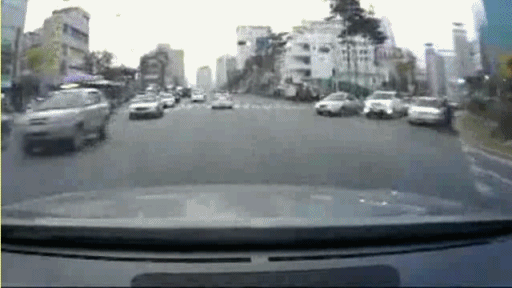 지나가는 애 뒤통수 쳤는데 맞은애가 싸움짱 | 인스티즈