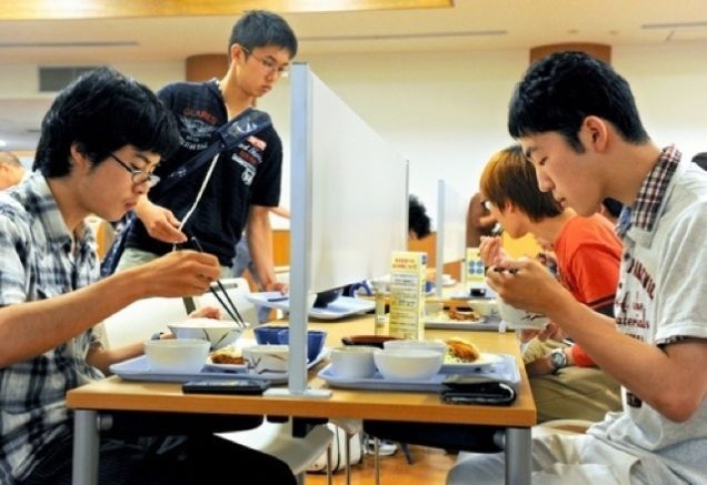 동양 vs 서양 혼자밥먹는거 차이점.jpg | 인스티즈