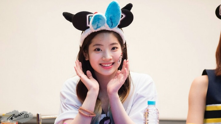 [트와이스] 팬싸에서 비눗방울 가지고 노는 다현이(청량함은 다현이가b) | 인스티즈
