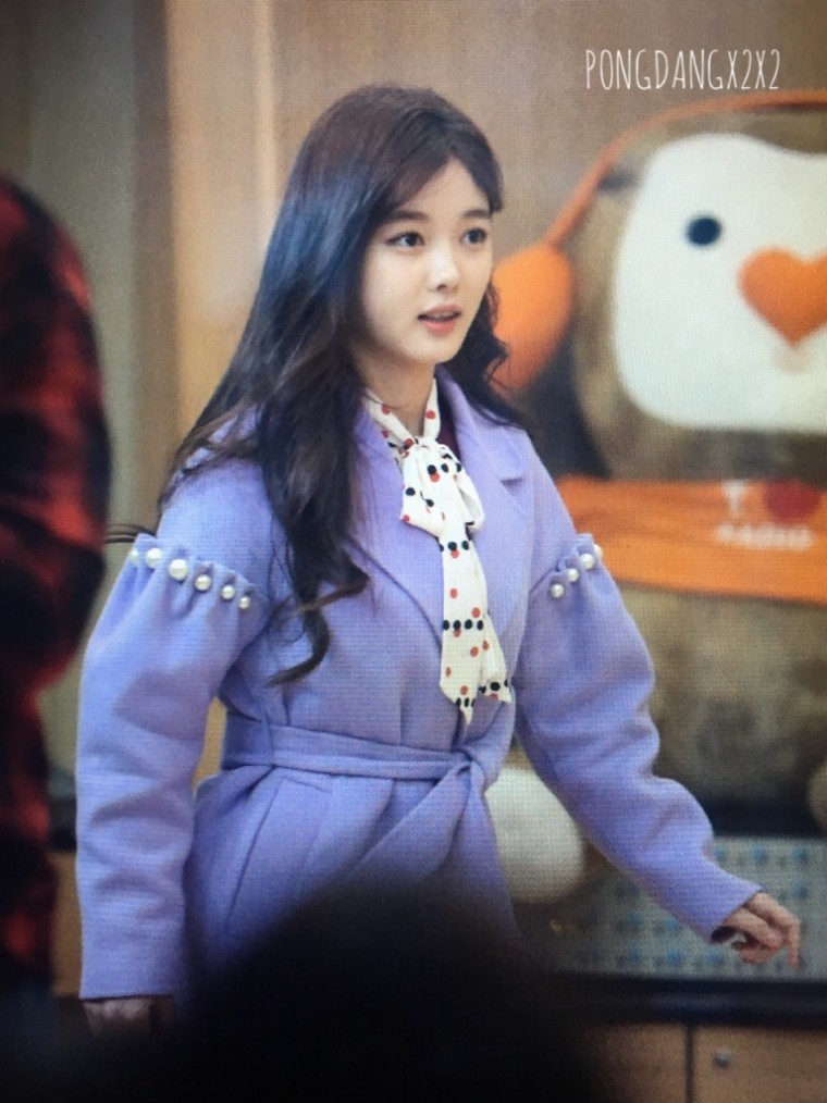 전날 사랑니 빼서 얼굴 부은 김유정 .JPG | 인스티즈
