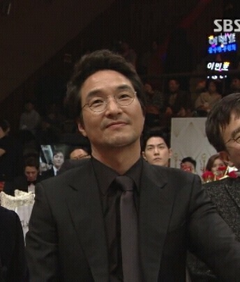 sbs 연기대상에서 금반짝이 위치선정 ㄷㄷㄷ.jpg (feat 한석규) | 인스티즈