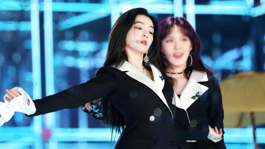 시상식에서 미모 폭격하고 다니는 아이린.jpg | 인스티즈