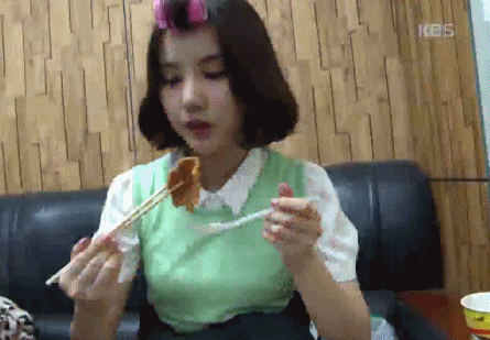 오물오물 잘먹는 은하.gif | 인스티즈