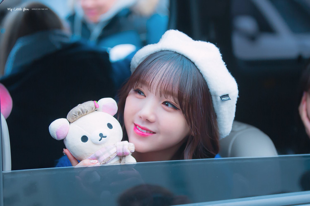 [러블리즈] 밥도 먹고 난로가에 앉으니 자연스레 졸음이 쏟아져서 케이 | 인스티즈