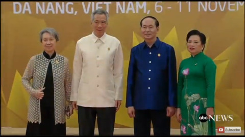 11/10 APEC 갈라 만찬에 참석한 문재인 대통령 | 인스티즈
