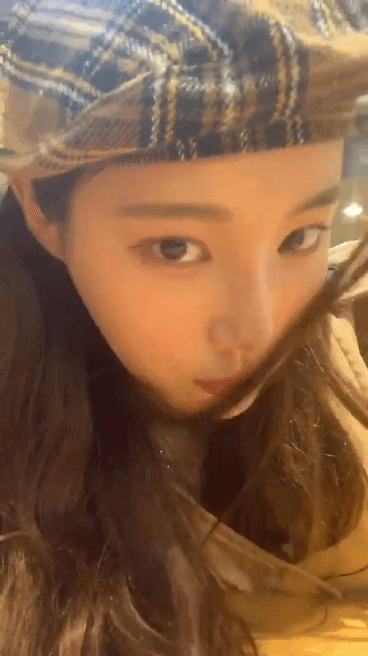 어제 3주년 기념 인스타 라이브한 모모랜드 연우(2).gif | 인스티즈