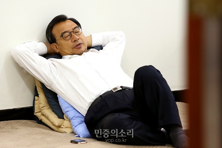 단식 투쟁인지 단수 투쟁인지 헷갈리게 한 이정현.jpg | 인스티즈