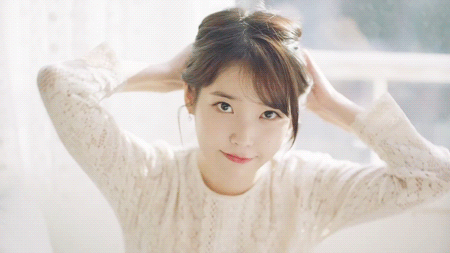 머리 묶는 아이유.gif | 인스티즈