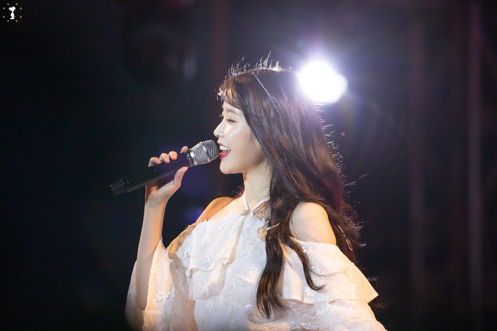 190517 아이유 dlwlrma - 금요일에 만나요 + 삐삐 + 봄 사랑 벚꽃 말고 + 너의 의미 + 좋은 날+ 레옹 + 팔레트 + 밤편지 연세대 아카라카 | 인스티즈