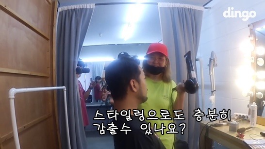 딩고 촬영으로 메이크업 받는 침착맨 주호민 | 인스티즈