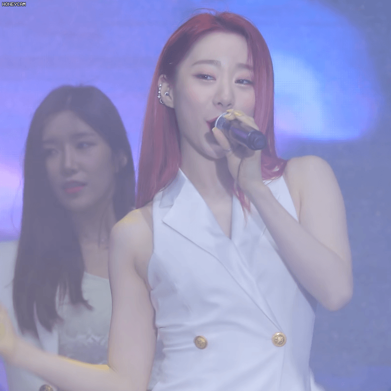 페로몬 유혹 날리는 아이돌.JPGIF | 인스티즈