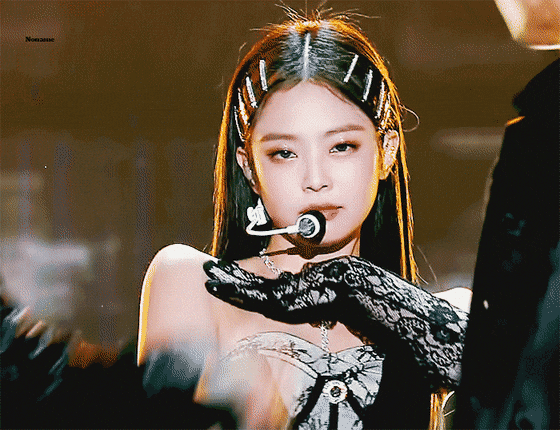 가요대전에서 솔로무대 한 제니.gif | 인스티즈