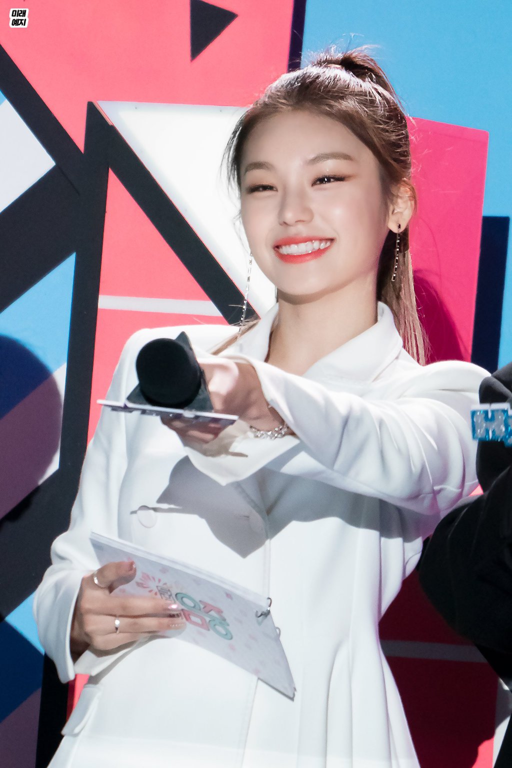 솔직히 좀 귀여운 ITZY 예지.jpgif | 인스티즈