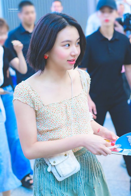 뽀짝뽀짝 귀여운 아가맹수 채영이 | 인스티즈