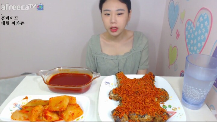 초대형 음식을 사랑하는 먹방BJ | 인스티즈
