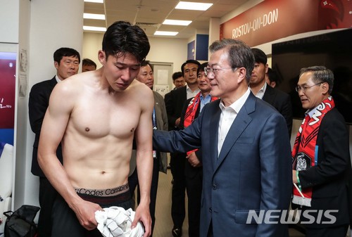 文대통령, 멕시코戰 관전..락커룸 찾아 대표팀 격려 | 인스티즈
