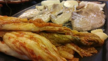 라면 먹을때 김치는 가위로 잘라서 짧게 먹는게 좋다vs젓가락으로 쭉 찢어서 길게 먹는게 좋다 | 인스티즈