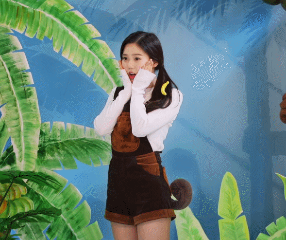오마이걸 바나나 알러지 원숭이 자켓촬영 비하인드.gif | 인스티즈
