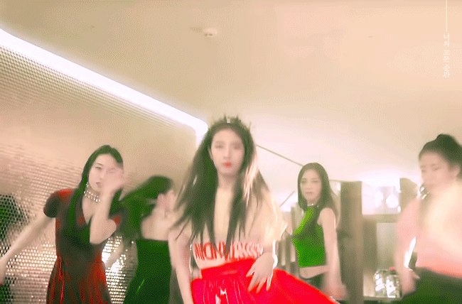 댄서 언니들과 모든걸 내려놓은 수지.gif | 인스티즈